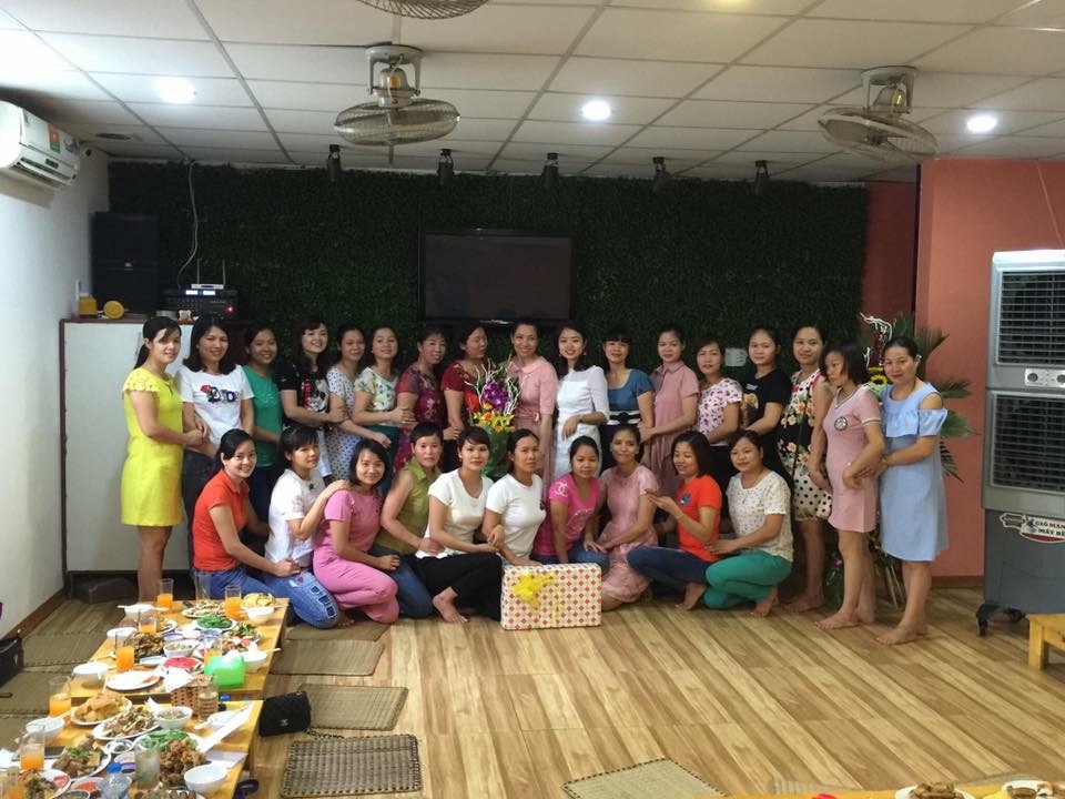Liên hoan chia tay giáo viên, nhân viên chuyển trường